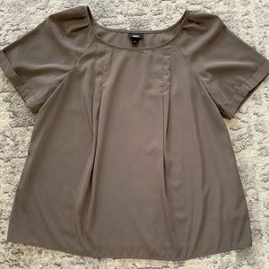 ✨2/$15✨Dark Taupe Blouse